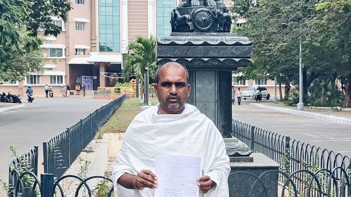 `இன்றைக்கு அரசியல் வியாபாரமாக மாறிவிட்டது..!' - சமூக மாற்றத்திற்காகச் சுழலும் காந்தியவாதி ரமேஷ்!