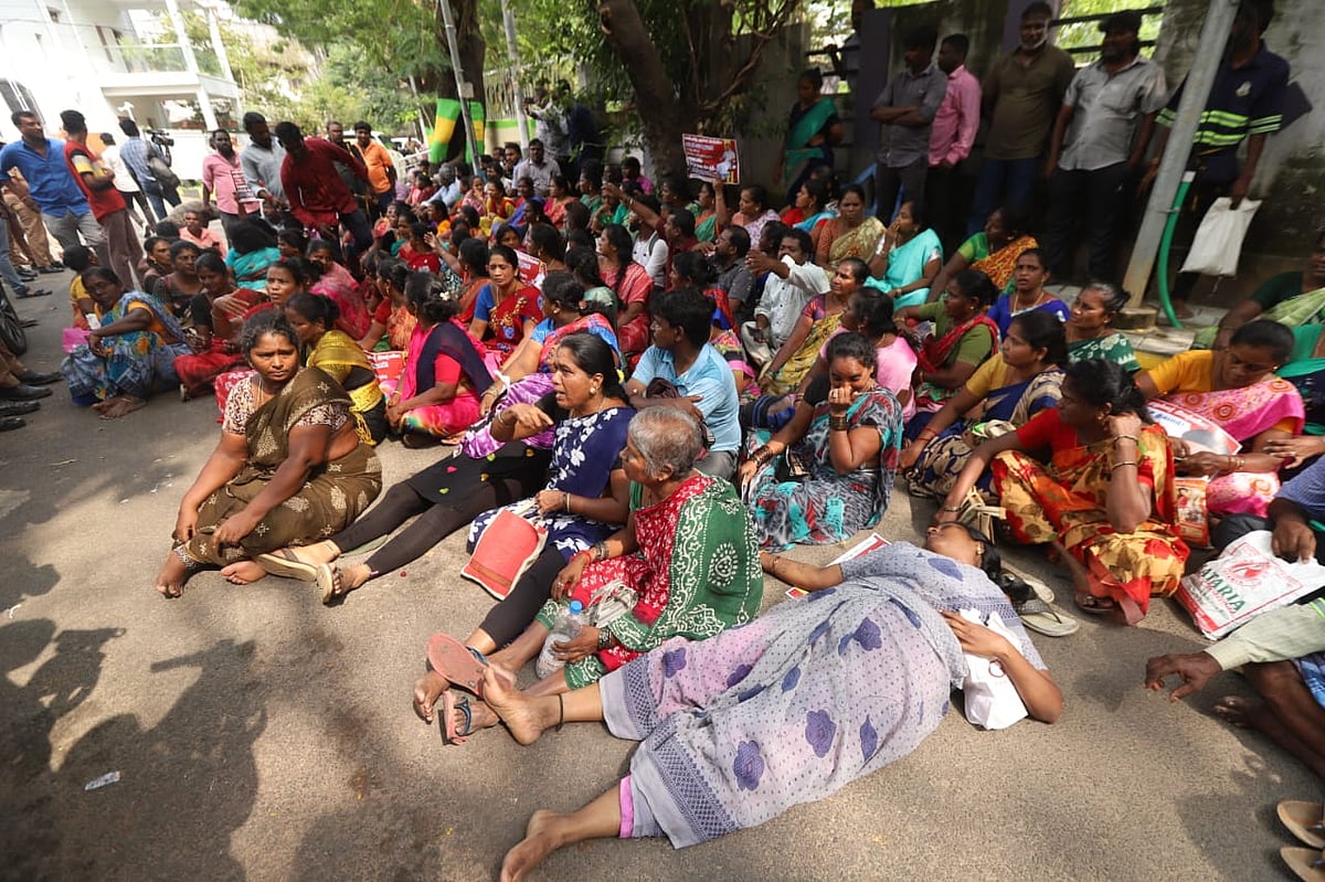 சென்னை: 'மாநகராட்சி ஆணையர் வீட்டை முற்றுகையிட்ட தூய்மைப் பணியாளர்கள்!' - குண்டுக்கட்டாக கைது