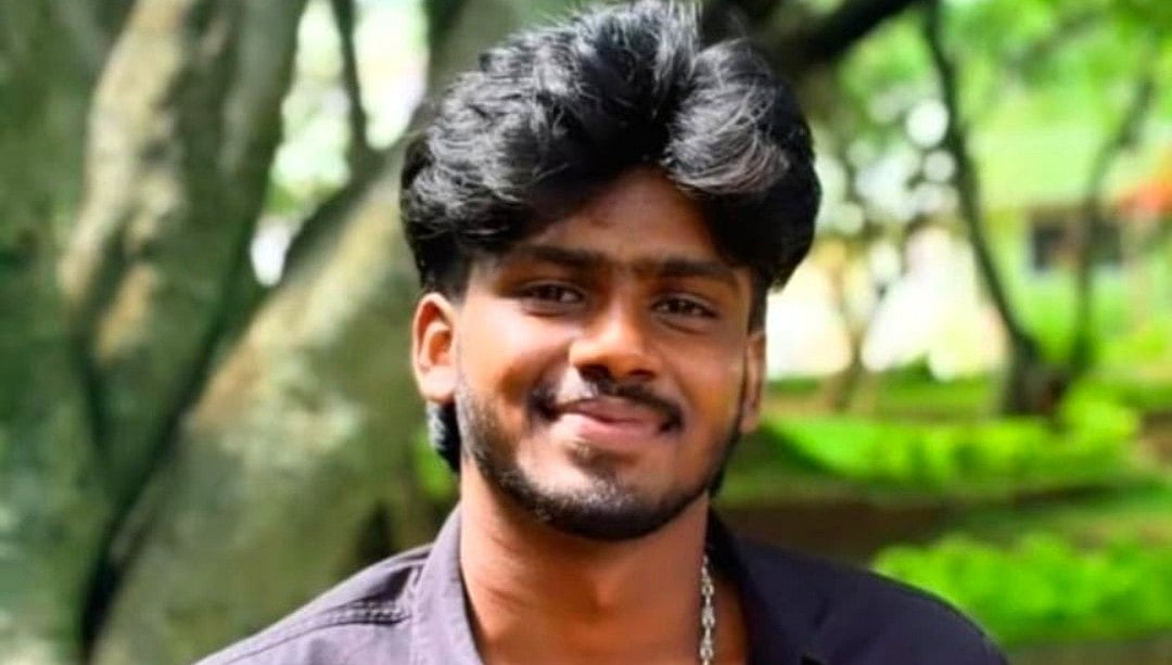 வேலூர்: கல்லூரி மாணவனை அடித்துக் கொன்ற நண்பர்கள்; மஃப்ளர் மாட்டி பைக்கில் தூக்கிச் செல்லப்பட்ட சடலம்