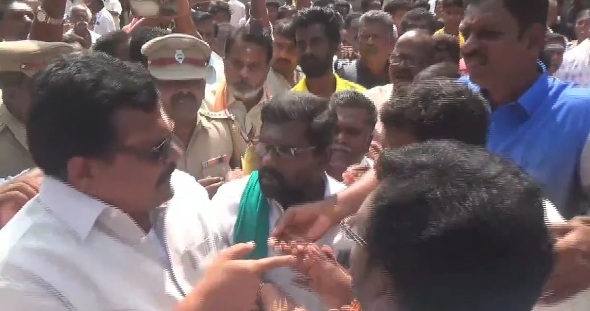 தேனி: எம்பி தங்க தமிழ்ச்செல்வனின் காரை மறித்து பொதுமக்கள் வாக்குவாதம், தள்ளுமுள்ளு; காரணம் என்ன?