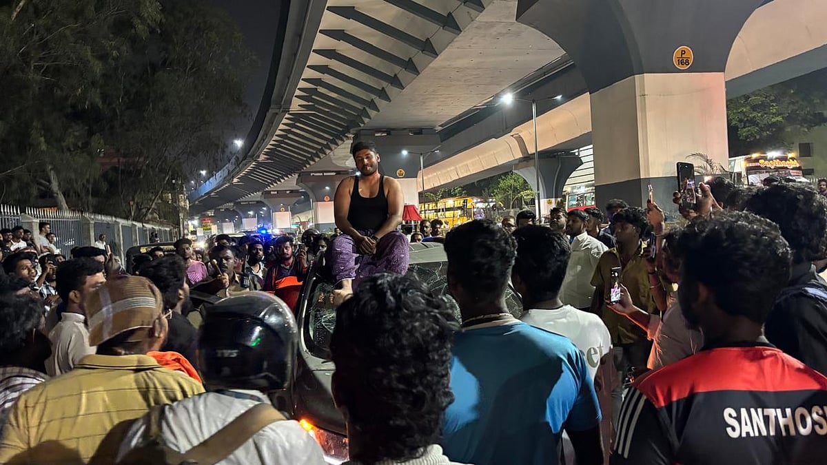 தாறுமாறாக ஓடிய கார் - கோவை அவிநாசி சாலையை அலறவிட்ட போதை ஆசாமி