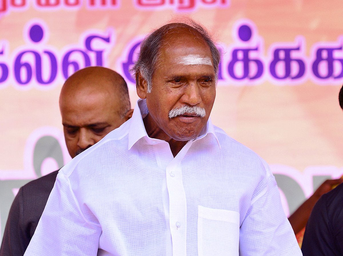 `கூட்டணி இருக்கா இல்லையா?’ - காத்திருக்கும் பாஜக; கூலாக வேட்பு மனுக்களை தாக்கல் செய்த ரங்கசாமி