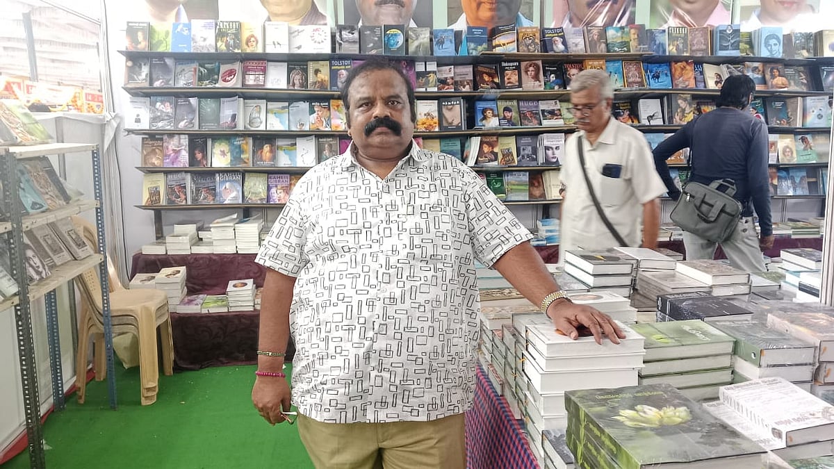 `மொழி எனும் பண்பாட்டு சொத்தை அடுத்த தலைமுறைக்குக் கடத்த வேண்டும்..!' - எழுத்தாளர் மகுடேஸ்வரன்