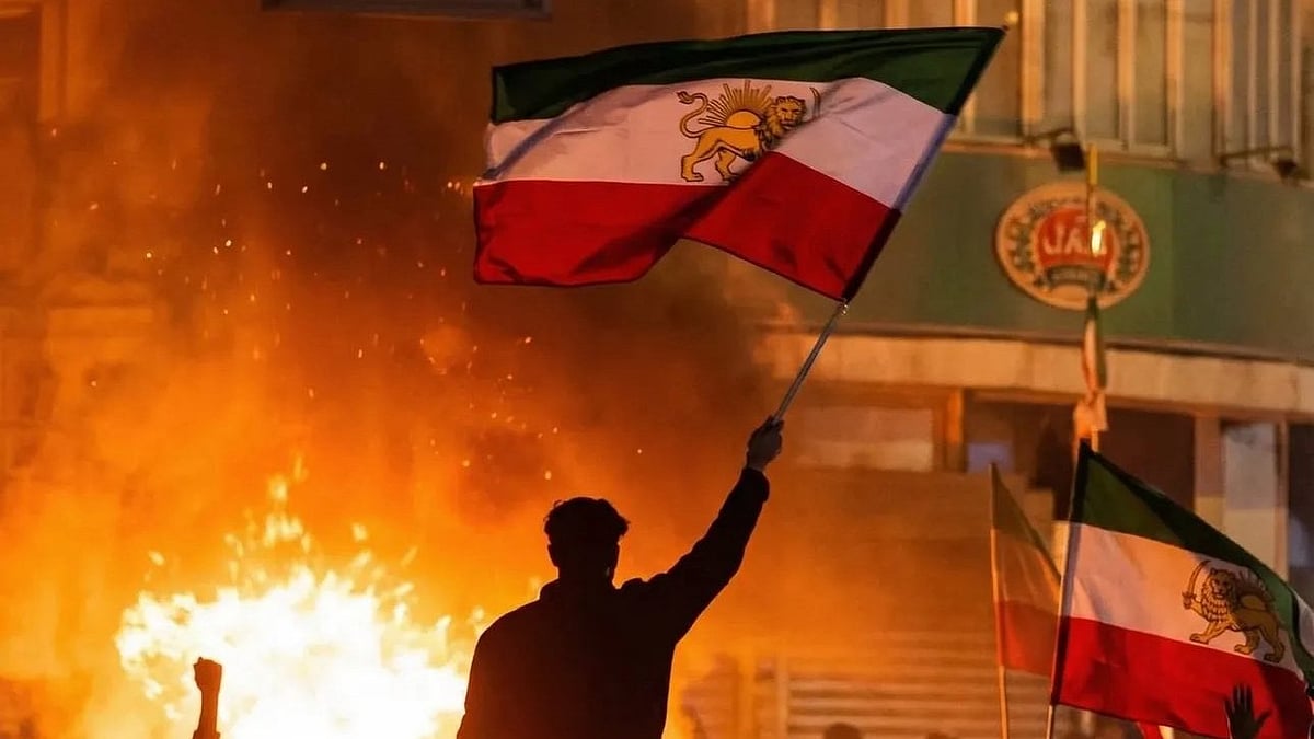 Iran: பற்றி எரியும் ஈரான்; போராட்ட பூமியில் 2,000-ஐ தொட்ட உயிர் பலி! - தற்போதைய நிலவரம் என்ன?