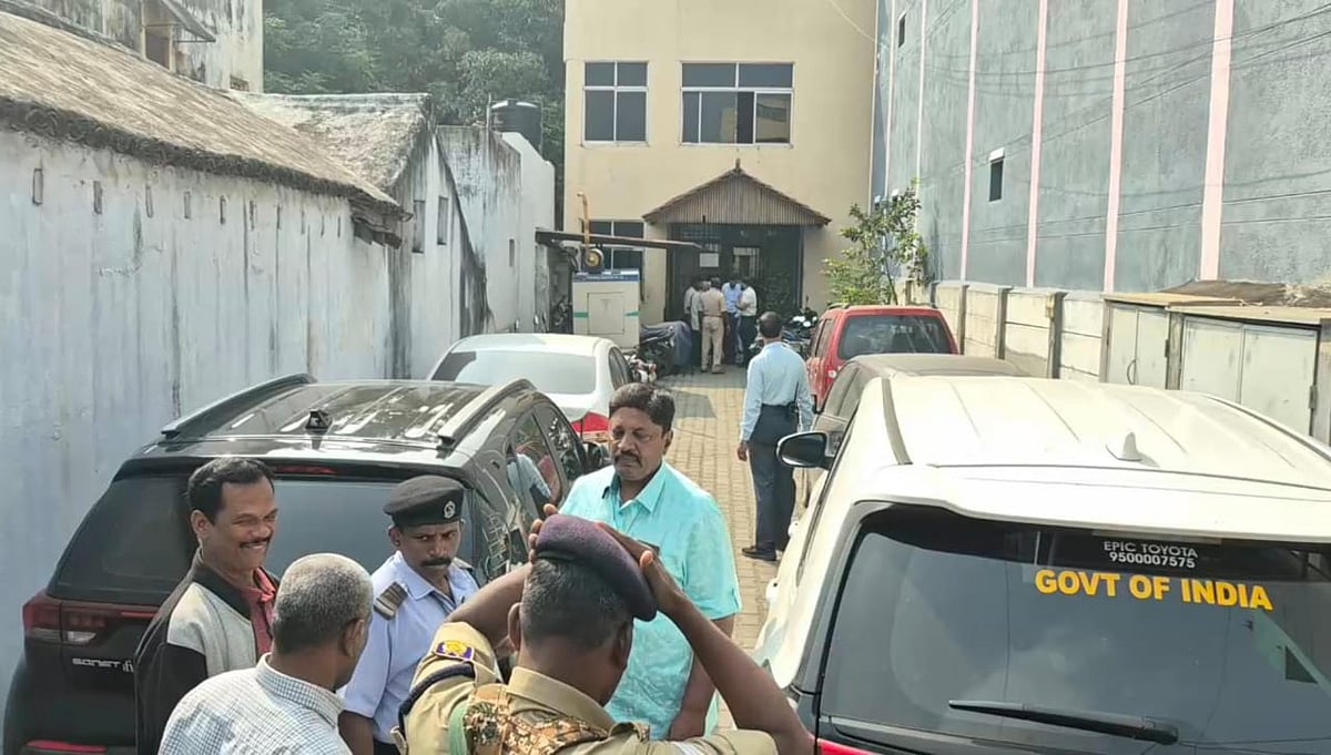 வேலூர் CMC மருத்துவர் வீட்டில் ED ரெய்டு - சட்டவிரோதப் பணப்பரிமாற்றத்தில் தொடர்பா?