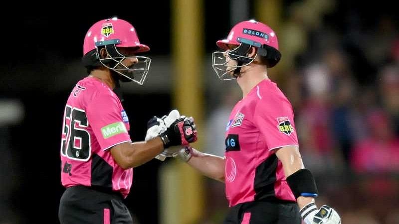 BBL: ரன் ஓட மறுத்த ஸ்மித்; வெறுப்படைந்த பாபர் அசாம்! - Big Bash தொடரில் நடந்தது என்ன? | Video