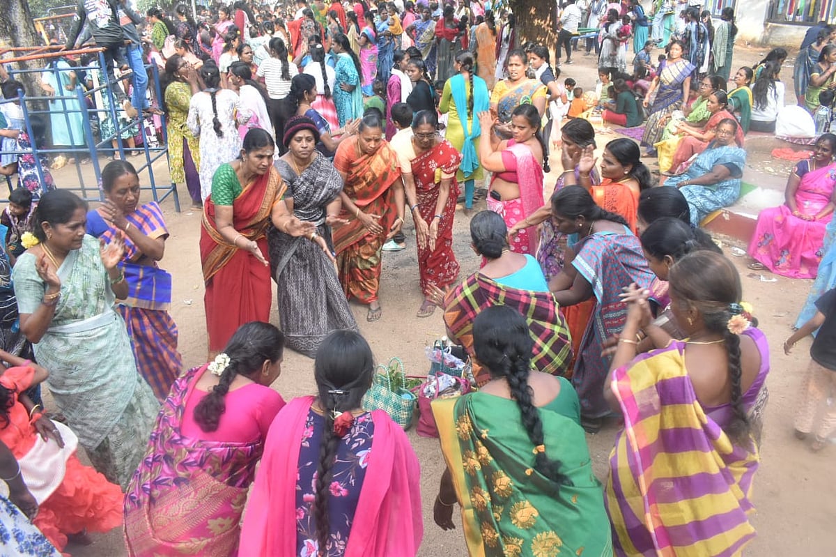 ஈரோடு: `மகளிர் மட்டும்' - வ.உ.சி பூங்காவில் காணும் பொங்கல் கொண்டாட்டம்! - Album