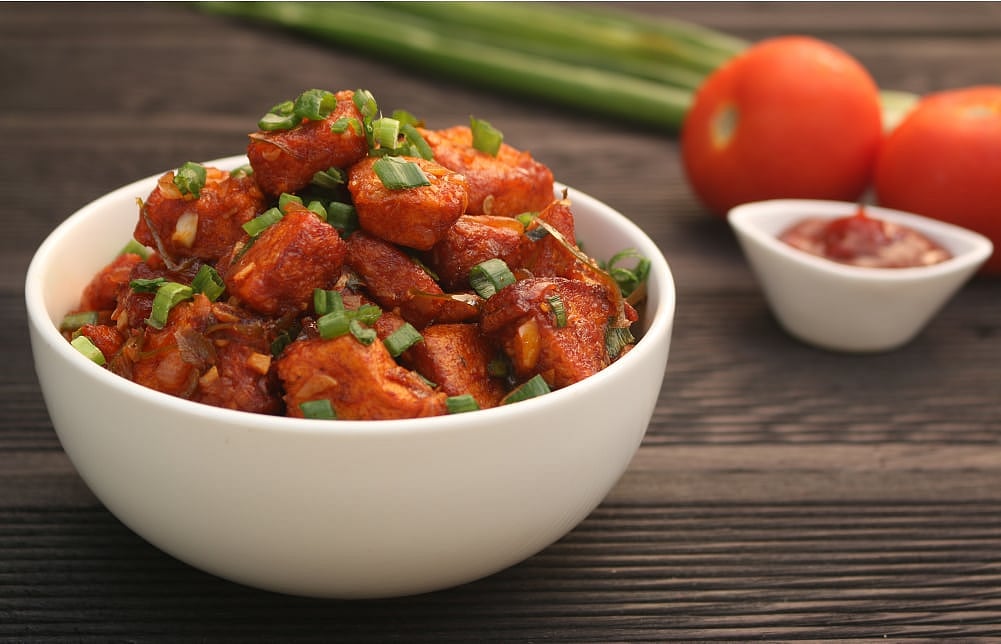 15 நிமிடங்களில் ஸ்வீட்ஸ் & ஸ்நாக்ஸ்: `ஹாட் சில்லி பிரெட்' - வீட்டிலேயே சிம்பிளாக செய்வது எப்படி?