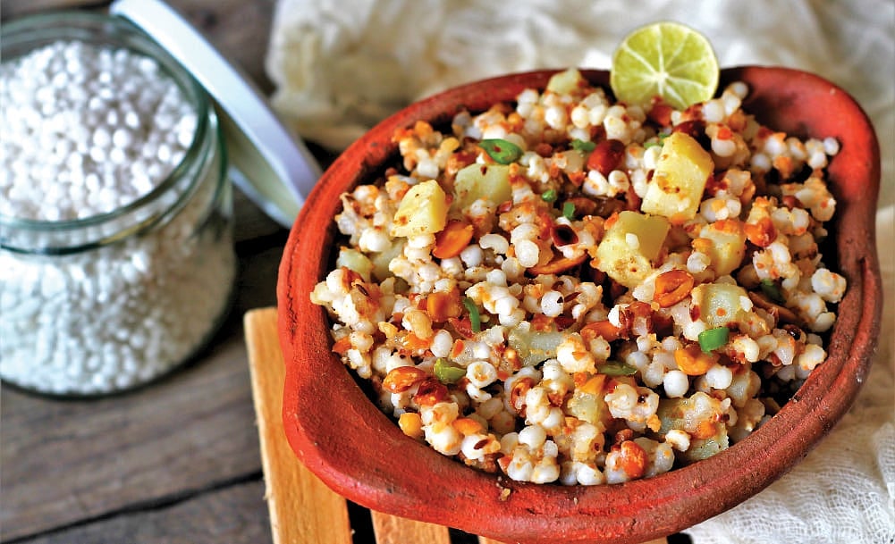 சுவைக்கத் தூண்டும் சாட் : `ஜவ்வரிசி கிச்சிடி' - வீட்டிலேயே எளிதாக செய்வது எப்படி?