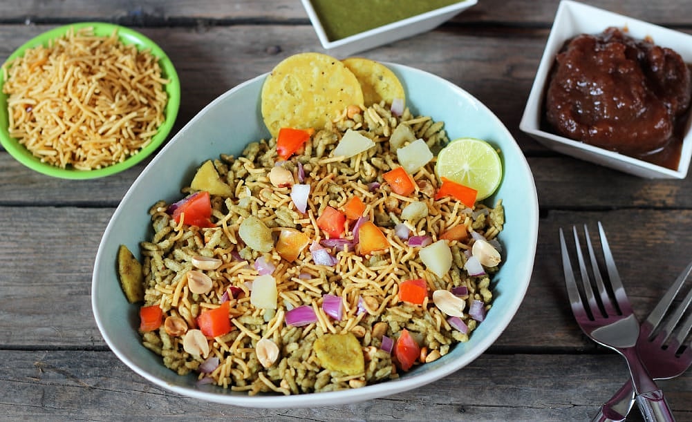 சுவைக்கத் தூண்டும் சாட் : `பேல் பூரி' - வீட்டிலேயே எளிதாக செய்வது எப்படி?