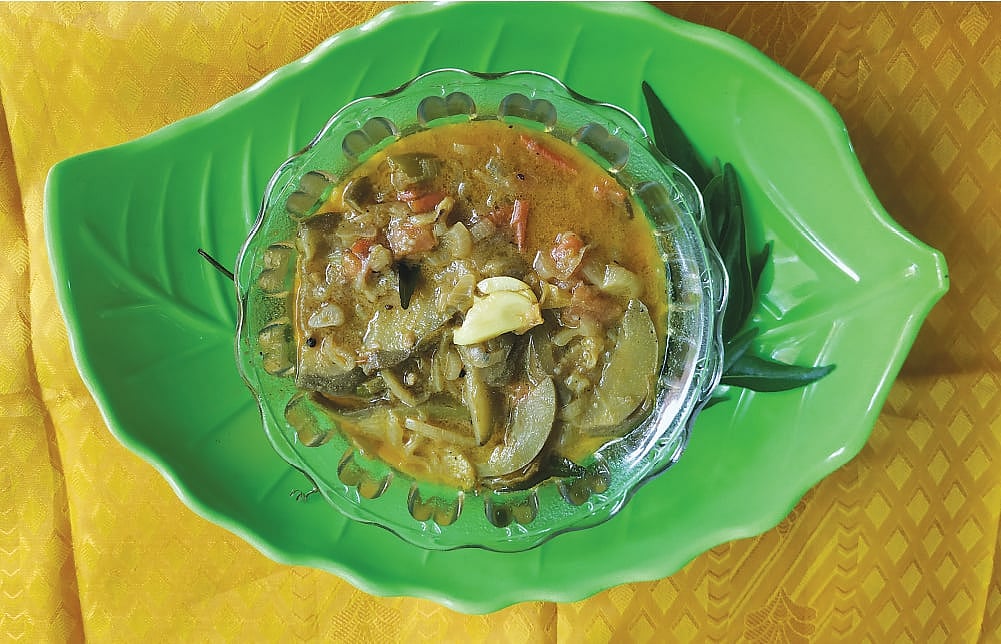 அசைவத்துக்கு சவால் விடும் சைவ ரெசிப்பி: கத்திரிக்காய் (கோழி) குழம்பு! - வீட்டிலேயே செய்வது எப்படி?