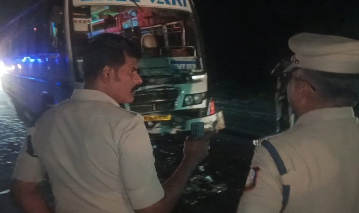 கரூர்: மதுபோதையில் பேருந்தை இயக்கிய டிரைவர்; குழந்தை உட்பட ஒரே குடும்பத்தைச் சேர்ந்த மூவர் பலி