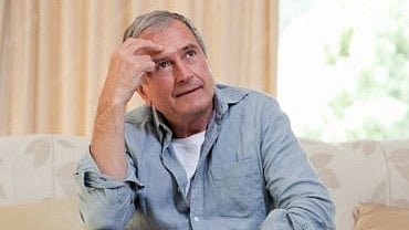 Doctor Vikatan: அறுவை சிகிச்சைக்குப்  பிறகான வலி... பக்கவாதத்தை ஏற்படுத்துமா?