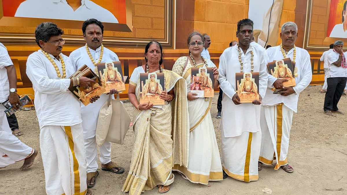 Modi : NDA பொதுக்கூட்டம் - கைலாசா செல்ல வழிகாட்டு நெறிமுறைகள் விநியோகிக்கும் நித்தியானந்தா சீடர்கள் | Live