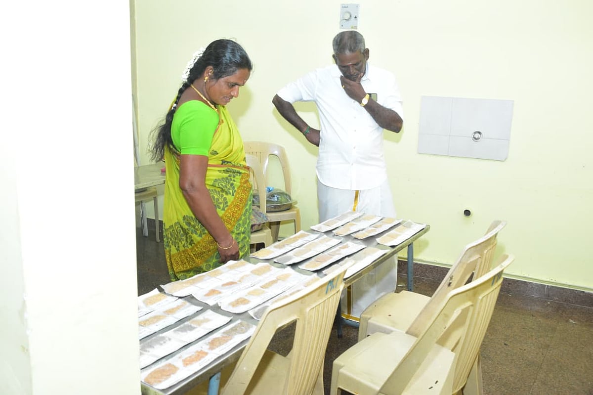 புதுச்சேரி: 480 பாரம்பர்ய நெல் ரகங்களுடன் சீர்வரிசை; விழிப்புணர்வு விழாவான மஞ்சள் நீராட்டு விழா!