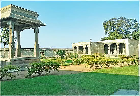 காஞ்சிபுரம் மாவட்டம், திருமுக்கூடல் அப்பன் வேங்கடேச பெருமாள்; திருப்பதிக்கு நிகரான திருக்கோயில்!