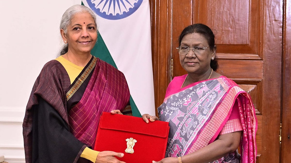 தொடர்ந்து 9 முறையாக பட்ஜெட் தாக்கல் செய்யும் நிர்மலா சீதாராமன்! - அவரின் 6 சாதனைகள் இதோ!