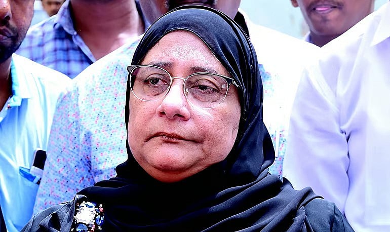 `திமுக-வில் இணைவது பற்றி, இன்னும் முடிவு பண்ணல..!’ - அதிமுக முன்னாள் அமைச்சர் நிலோஃபர்