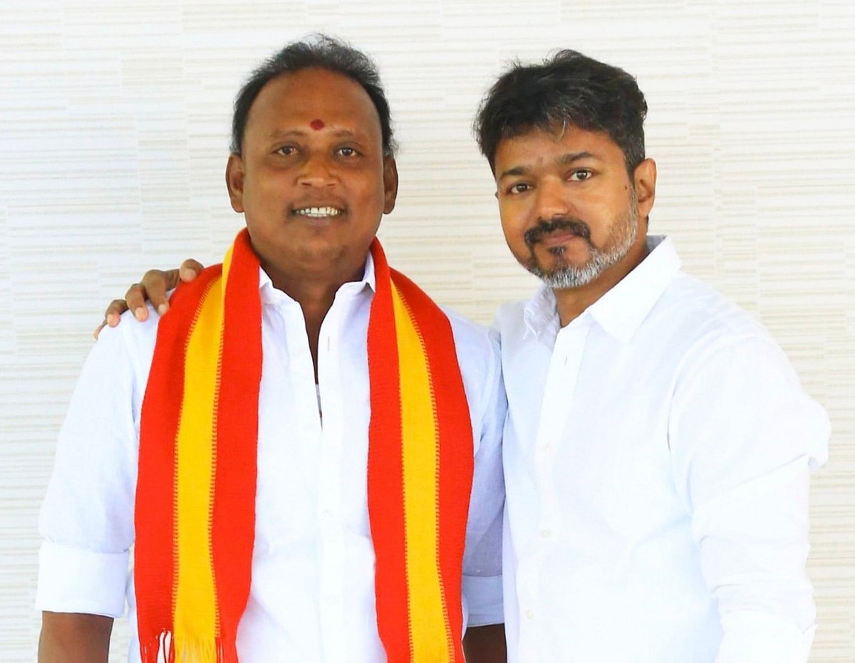 தேனி: TVK – NTK கட்சியினர் மோதல்; கொலை மிரட்டல் விடுத்த தவெக மாவட்ட செயலாளர்  மீது வழக்கு பதிவு!