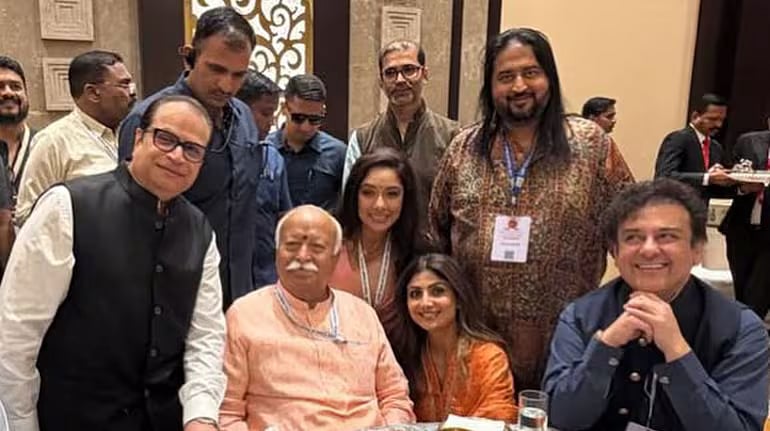 சல்மான் கான், ரன்பீர் கபூர், அக்‌ஷய் குமார்... ஆர்.எஸ்.எஸ்.மாநாட்டில் அணிவகுத்த பாலிவுட் பிரபலங்கள்!