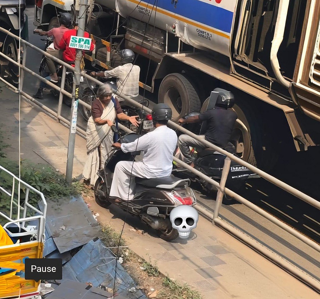 `நடைபாதையில் சென்ற பைக்; காலால் தடுத்து நிறுத்திய மூதாட்டி' - அவ்வை சண்முகி என புகழும் நெட்டிசன்கள்!