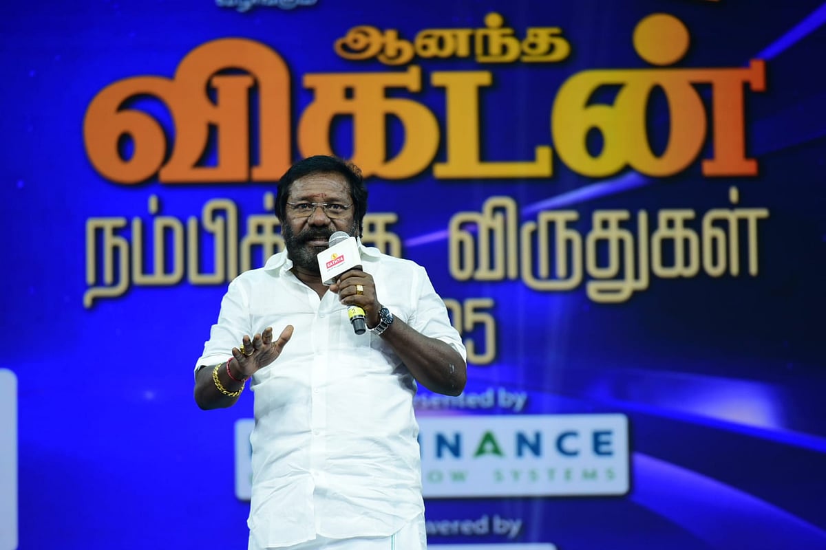 'அசுரன் படத்தில் நான்தான் அப்பாவாக நடிக்க வேண்டியது; ஆனால்!' - நம்பிக்கை விருதுகள் விழாவில் கருணாஸ்