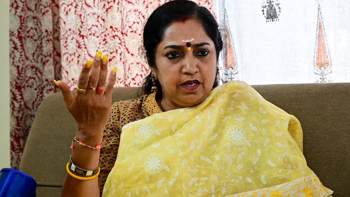 விஜய்யை விமர்சிக்க நடிகையின் பெயர்: `அவதூறு பேசுவது அழகல்ல'- நயினாரை கண்டித்த தமிழச்சி தங்கபாண்டியன்