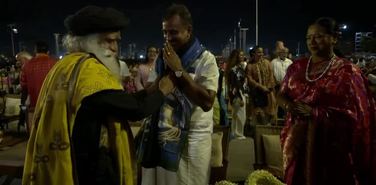 அதிமுக கூட்டணியில் இணைகிறதா தேமுதிக? ஈஷா சிவராத்திரி விழாவில் பிரேமலதா - வேலுமணி சந்திப்பு