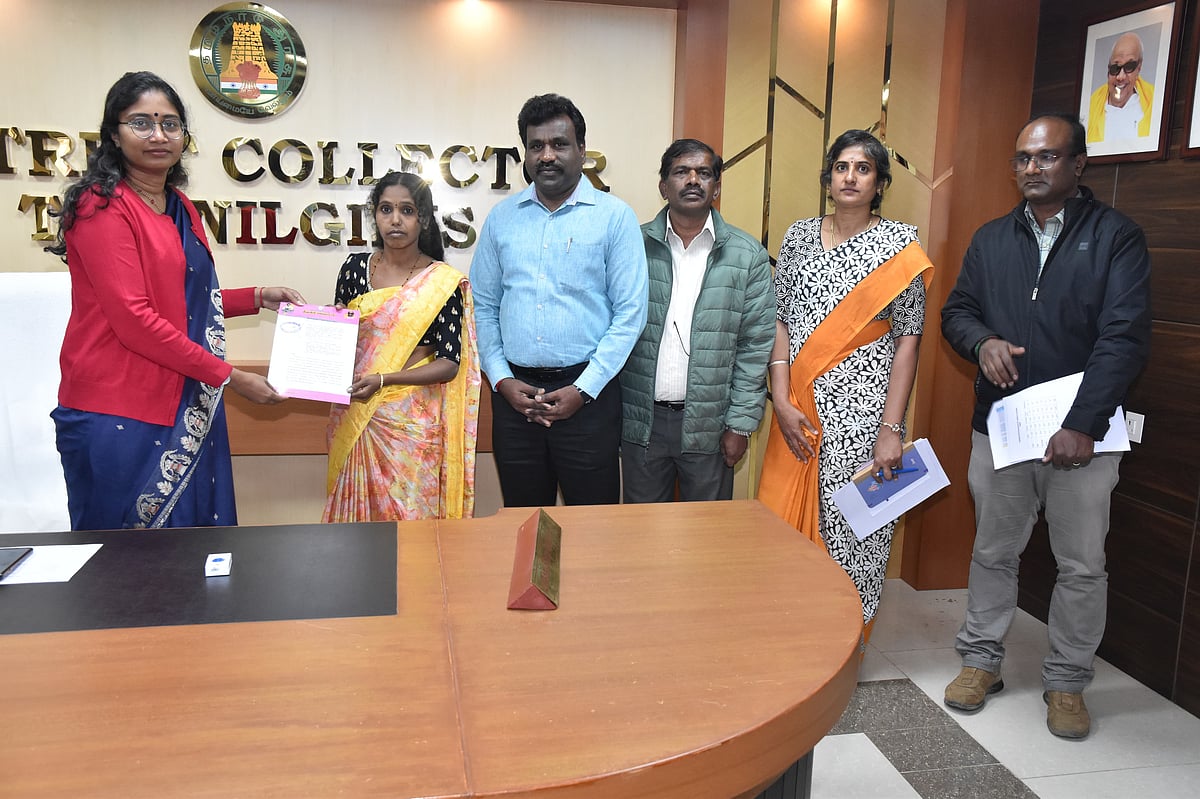 பத்மஸ்ரீ வென்ற பழங்குடி ஓவியர்; மனைவிக்கு குடியிருப்புடன் அரசு பணி வழங்கிய நீலகிரி மாவட்ட நிர்வாகம்!