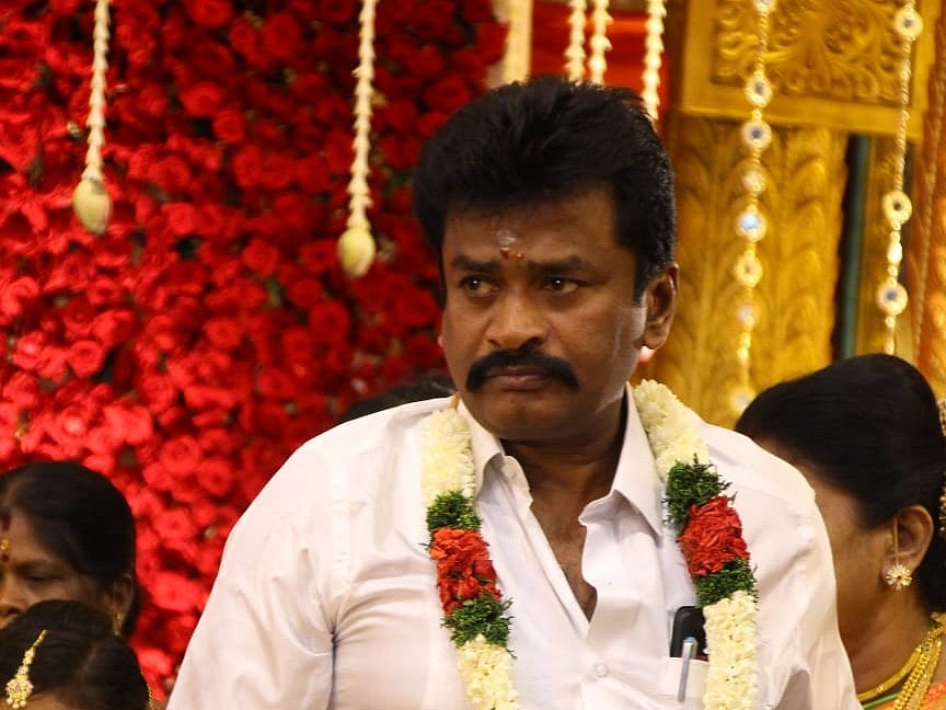 மதுரை: மு.க.அழகிரியின் தீவிர ஆதரவாளர் பி.எம்.மன்னன் அதிமுக-வில் இணைந்தார்!