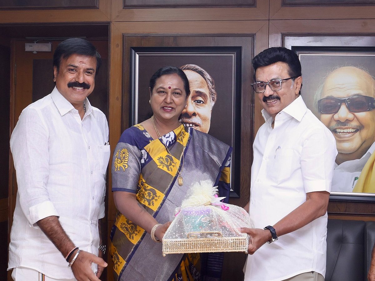 திமுக-வின் ஆஃபர்; எடப்பாடியின் ஓரவஞ்சனை - பிரேமலதாவின் அறிவாலய விசிட் பின்னணி!