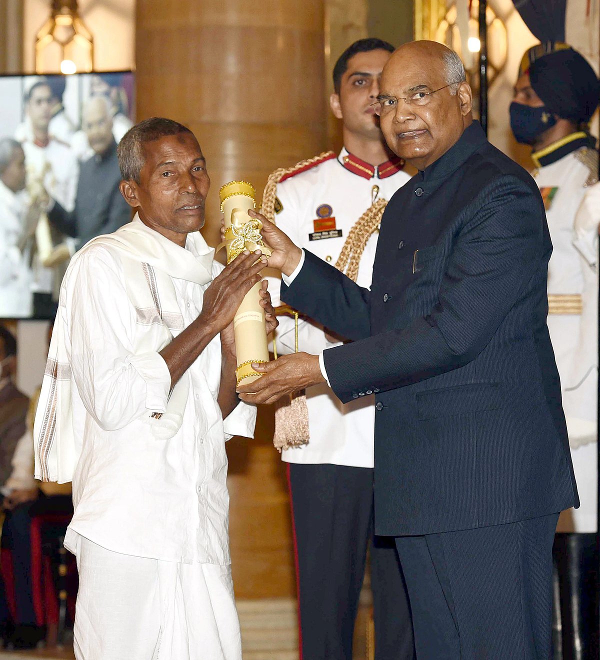 'படிக்காத மேதை படைத்த பள்ளிக்கூடம்' - பழ வியாபாரியின் பத்மஸ்ரீ பயணம் தெரியுமா?