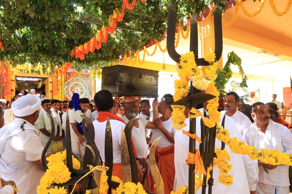 நீலகிரி: பாரம்பரிய முறைப்படி விமர்சையாக நடந்த பொக்காபுர மாரியம்மன் கோயில் திருவிழா!