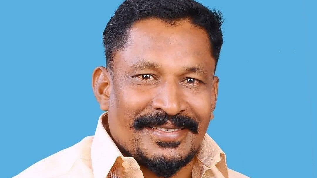 நாகை: கொலை மிரட்டல் விடுத்த தவெக மாவட்டச் செயலாளர்! - தந்தை மகன் மீது வழக்கு பதிவு