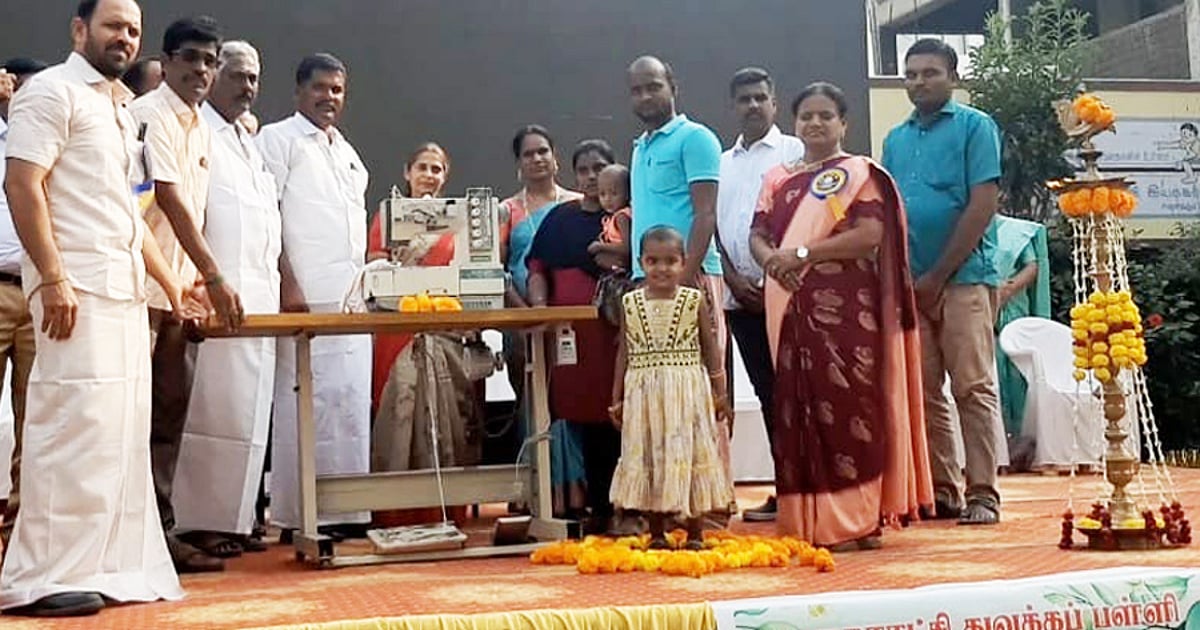 திருப்பூர்: ஏழை எளியோருக்கு உதவும் கரங்களாக மாறிய அரசுப்பள்ளி ஆண்டு விழா! - ஒரு நெகிழ்ச்சி தருணம்