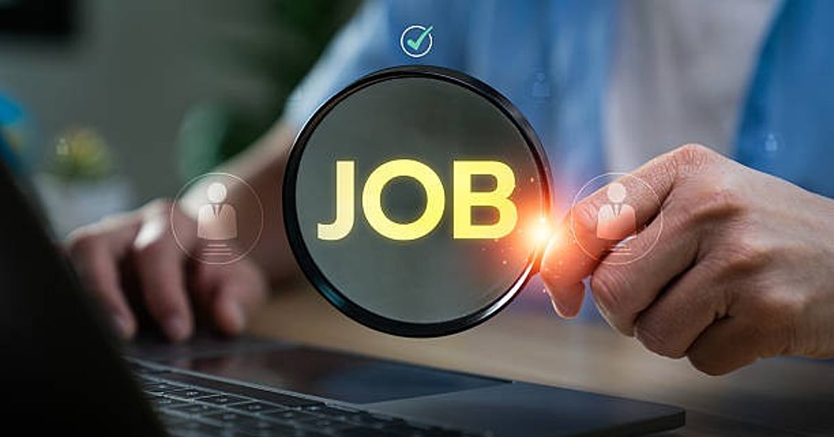 Career: 'டிகிரி போதும்' SBI-ல் வேலைவாய்ப்பு; ஒரு மாதத்திற்கே குறைந்தபட்ச சம்பளம் ரூ.2.25 லட்சம்!