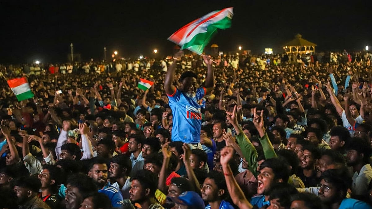  IND vs NZ: உலகக்கோப்பையை வென்ற இந்தியா; மெரினாவில் ஆர்பரித்த ரசிகர்கள்! | Cricket Clicks