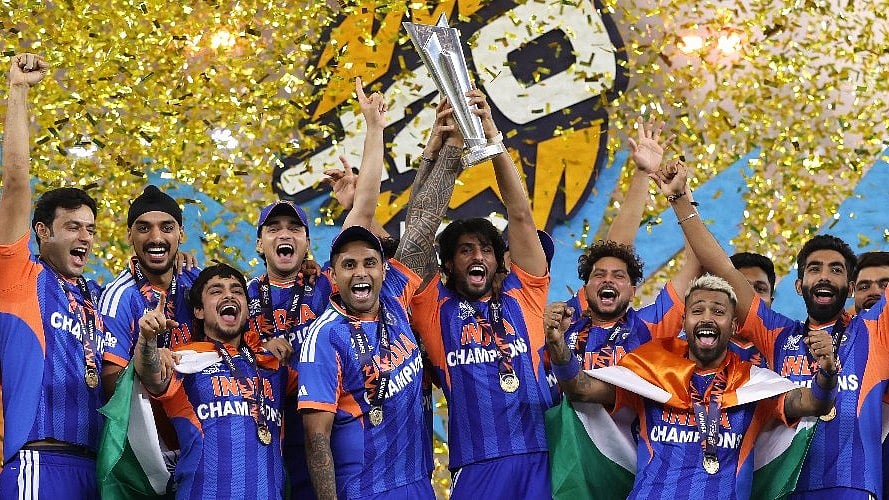 IND vs NZ: 3-வது முறையாக உலகக்கோப்பையை முத்தமிட்ட இந்திய அணி; கொண்டாட்டத்தில் வீரர்கள்| Photo Album