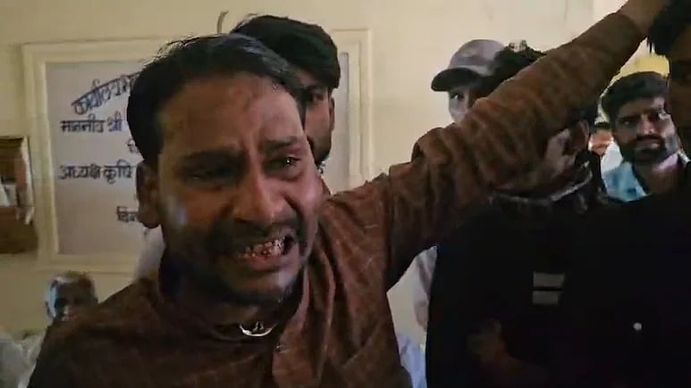 `எனது மகளுக்கு திருமணம்' - மார்க்கெட்டில் கொத்தமல்லியை விற்பனை செய்ய முடியாமல் கதறி அழுத விவசாயி