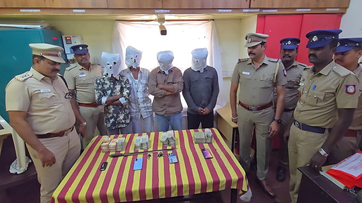 சென்னை: தொழிலதிபரை நம்பவைத்து ரூ.30 லட்சம் பறிப்பு; பட்டதாரிகள் போலீஸில் சிக்கிய பின்னணி!