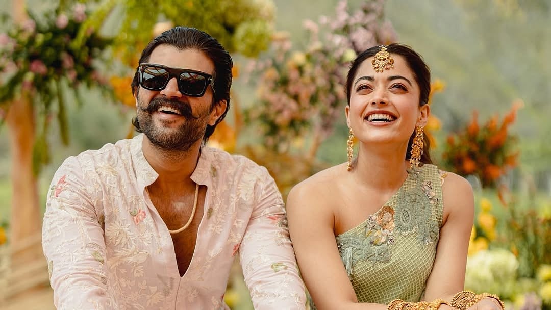 ''காற்று வெளியிடை'யெல்லாம் நாம் 'இருவர்' பறந்து செல்ல தானே!' |VIROSH Haldi Photo Album