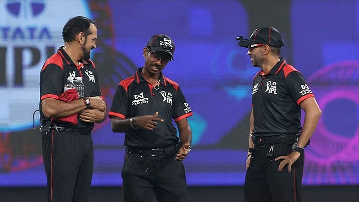 சர்வதேச போட்டிகளை விட IPL-ல் அதிக சம்பளம் வாங்கும் அம்பயர்கள்! - ஏன் தெரியுமா?