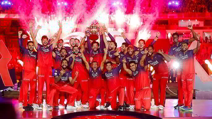 `ரூ.18,000 கோடிக்கு விலை போகிறதா RCB?  போட்டிபோடும் இரண்டு நிறுவனங்கள்! 