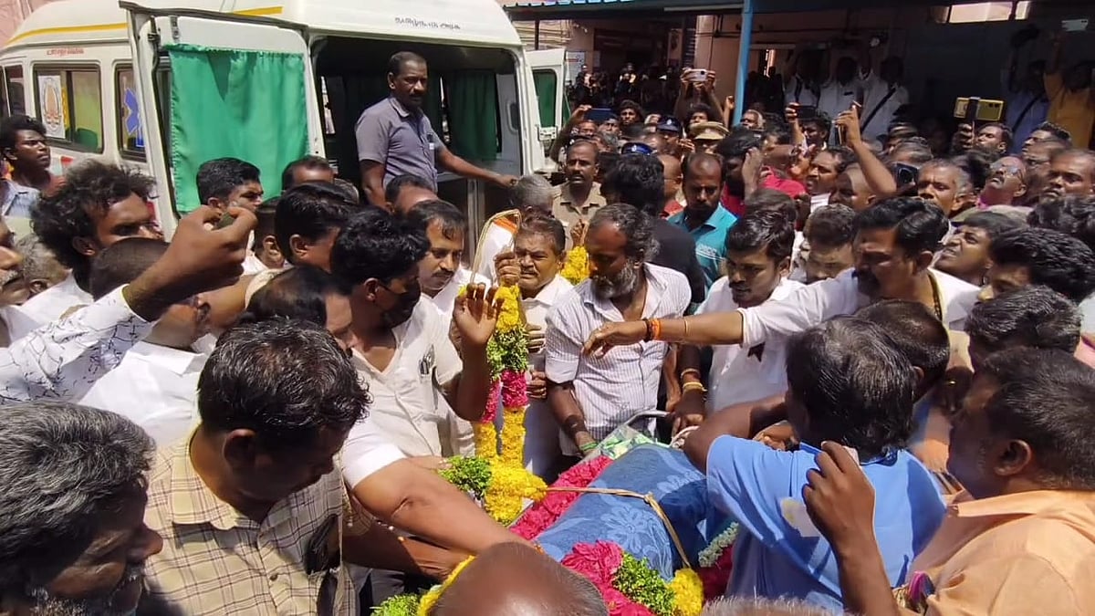 `9 நாள்களுக்குப் பிறகு தகனம் செய்யப்பட்ட மாணவியின் உடல்' - கண்ணீரில் வேடநத்தம் கிராமம்!