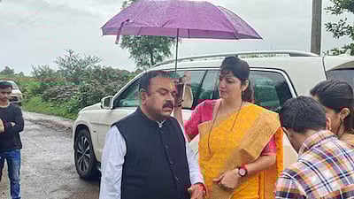 58 பெண்களை பாலியல் வன்கொடுமை செய்த ஜோதிடரை, கடவுளுடன் ஒப்பிட்ட பெண்கள் கமிஷன் தலைவி! பகீர் பின்னணி