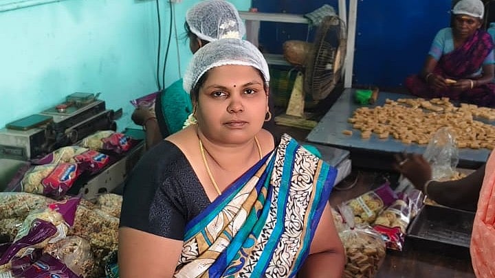 தாலியை அடமானம் வச்சு.! இன்று மாதம் ₹14 லட்சம் டேர்ன் ஓவர்! - கடலை மிட்டாய் பிசினஸில் கலக்கும் தம்பதி