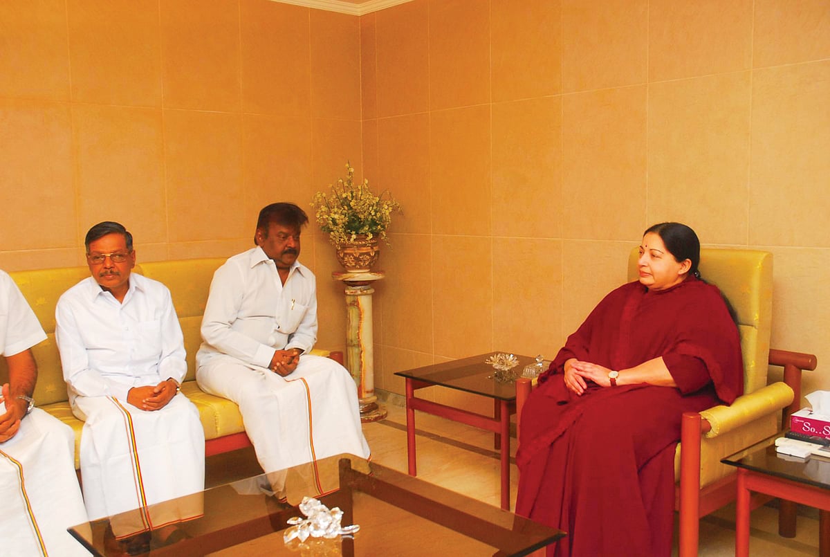 தமிழகம் சந்தித்த தொங்கு சட்டசபைகள், விஜயகாந்த் வழியில் 'மைனாரிட்டி' ஆட்சிக்கு பாதை போடுகிறாரா விஜய்?