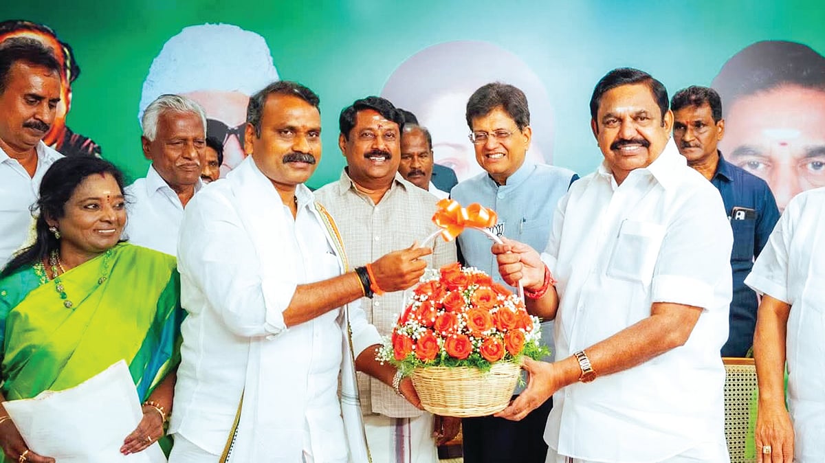 அவிநாசி: தேர்தலில் தொடர்ந்து புறக்கணிக்கும் மக்கள், மகளிர் வாக்குகளை கவரும் முயற்சியில் எல்.முருகன்