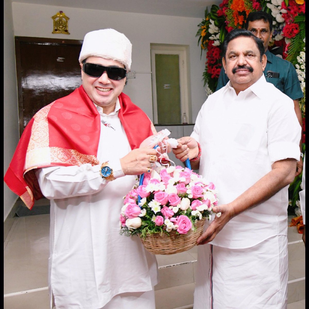 `எம்.ஜி.ஆர் வேஷம் போட்டுட்டு பிரசாரத்துக்கு காசு கேட்டா தப்பு!' - கத்தார் தொழிலதிபர் அமரன் 