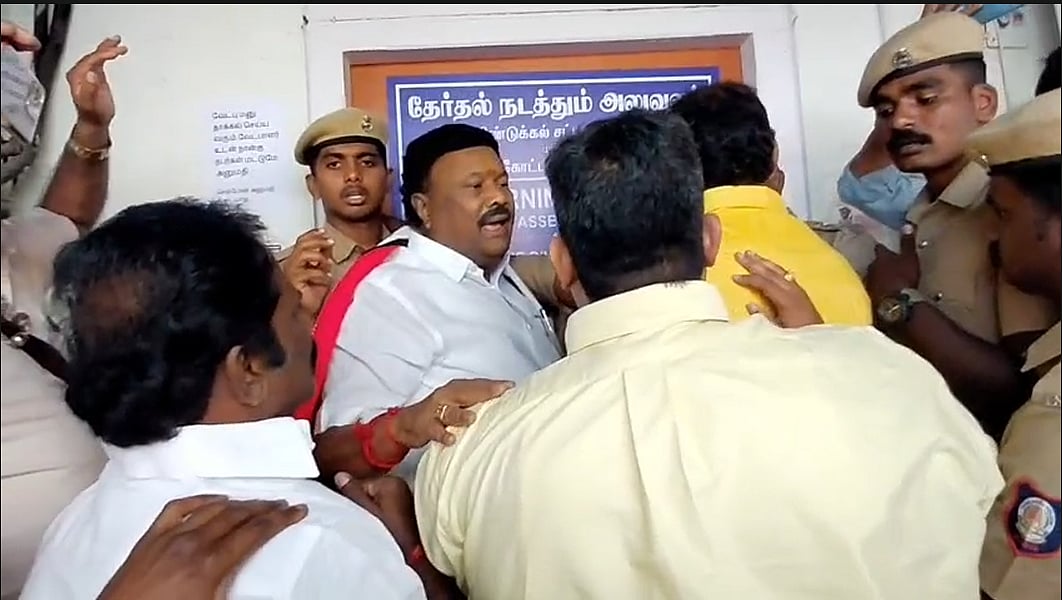 நல்ல நேரம் கேட்டு அதிகாரிகளுடன் வாக்குவாதம்; திண்டுக்கல் சீனிவாசன் மீது வழக்கு; என்ன நடந்தது?